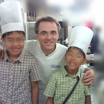 ラ・ベ - 料理長・ジベールさん、うちの子。　２ndシェフが通訳（フランス語）してくれました。　2009年8月訪問。