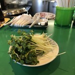 Tonchin Kan - かいわれを別皿でトッピング