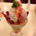 ガスト - 苺パフェ全景