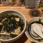 うさぎや - 大きな豆腐がどんと入った磯海苔豆腐。