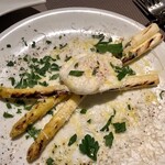 横浜馬車道 旬の肉料理イタリアン オステリア・アウストロ - 2020.4.  香川県産 ホワイトアスパラガスのグリル ポーチドエッグとロディジャーノがけ