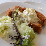 ビストロ セレニテ - 盛りつけ例　セレニテ風チキン南蛮　680円　テイクアウト価格