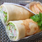 ビストロ セレニテ - 蕎麦粉のサラダクレープ　580円　テイクアウト価格