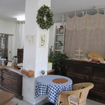 トナリ食堂 - 手作り感いっぱいです。