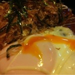 Okonomiyaki Maruu - 玉子割りました！