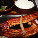 石橋うなぎ店 - 頭付鰻姿蒲焼きは迫力あり！
