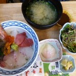 ツマミグイ酒場 カモシカスタンド - 豊漁海鮮丼(上)