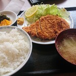 東園 - トンカツ定食 900円