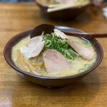 新進亭 - 白味噌ラーメン 720円