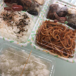 人生餃子 - 購入したお弁当
            心のこもったお弁当がなんとワンコイン