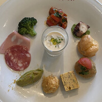 ラ・ベットラ・ダ・オチアイ ナゴヤ - アンティパスト
                    本日の前菜盛り合わせ