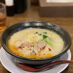 熟成麺屋 神来  - 鶏塩チャーシューメン 860円