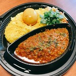 カレーとお酒のお店 サンライト - ポークキーマカレー 　・スパイス玉子トッピング