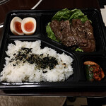 Yakiniku Masa - 内容としては通常メヌーのお肉のお値段にご飯など付属したのがお弁当のようです。
