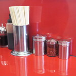 ラーメン二郎 - 卓上調味料