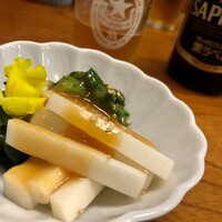 浅草 魚料理 遠州屋 - お通しのウドの酢味噌和え