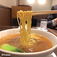 中国料理 豪華 - 麺は中細ちぢれ麺