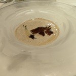 ア・タ・ゴール - 黒トリフの冷製クリームスープとコンソメゼリー