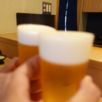すし処 睦月 - 乾杯(ピントが全然合っていない：汗)