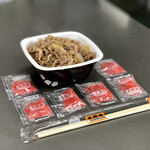 吉野家 - 牛丼（並）…352円