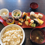 日本料理　花坊-hanabo- - 炊き込みご飯と赤出し