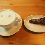Cafe GREEN - セットのドリンクとハーフケーキ