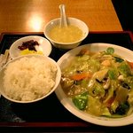 中央軒 - 具だくさんのやきそば定食