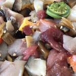 旬ものと日本酒 とみ笑 - 海鮮ちらし