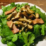 Shungiku salad