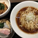 鴨出汁中華蕎麦 麺屋yoshiki - 鴨と三大地鶏の醤油そば＋鴨の炊き込みご飯