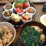 じねんや - 花かご弁当 2000円