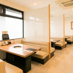 焼肉 セナラ - 内観写真:3卓メイン ソファー席