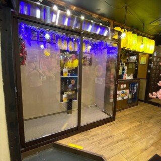 [Non-smoking area + smoking space inside the store! 】Smokers and non-smokers alike are welcome♪