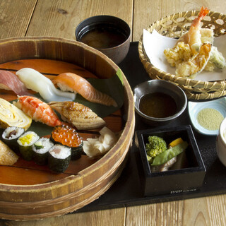 デザートも付いてお得◆サクサク天ぷらと寿司の贅沢セットランチ