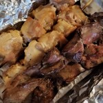 Ganso Nanashu No Gyuukushi Ga Aru Mise Yakitori Izakaya Hanabusa - 四つ身、鶏レバー。肉厚ですよ。まいう～です。