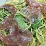 イゾラ ブル - 春野菜と生ハムのペペロンチーノ