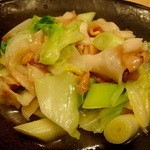 菜根譚 北海道中華 - ツブとキャベツの炒め物