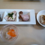 廣東DINING TAKU - TAKUランチ(三品冷菜、大根餅、漬物)
