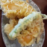 そば処 一庵 - 一庵そば(冷)の天ぷら(下足、南瓜、ししとう)(R1.7.1撮影)
