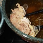 そば処 一庵 - 一庵そば(冷)のババ鶏入り冷たい肉蕎麦用のたれのババ鶏(R1.7.1撮影)