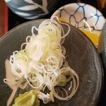 そば処 一庵 - 一庵そば(冷)の薬味(山葵、刻み葱)(R1.7.1撮影)