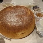 石釜 ベイクブレッド 茶房 タムタム - バター、メープルシロップ、ホイップクリーム付き