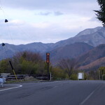 花仙庵 仙仁温泉 岩の湯 - 国道406号・須坂市仙仁地区。山深い地方だが、道路はよく整備されている