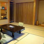 花仙庵 仙仁温泉 岩の湯 - 一部屋で、和洋両面の趣を味わえる。こちらは和のエリア