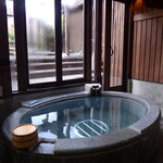 花仙庵 仙仁温泉 岩の湯 - 館内には4つの貸切風呂を有する。少人数の宿なので、どれかには入れることが多い