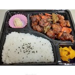 一弁当 - 初めてだったのでお店の人におすすめを聞き、買ったのは「黒酢からあげ弁当」350円。