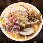 豚星。 - 背脂煮干しラーメン