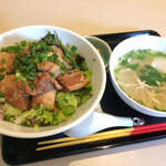 沖縄ダイニング ヒロズカフェ - ラフティ丼とミニそば