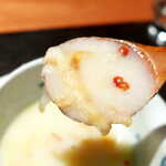 花仙庵 仙仁温泉 岩の湯 - 新玉ねぎの甘さを活かし、薄味で上品に仕上げてある。ピンクペッパーの香りも効かせつつ