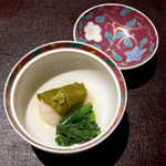 花仙庵 仙仁温泉 岩の湯 - 甘鯛の桜蒸し。蓋をあけると、ふわりと桜の香り～ 器そのものも美しい